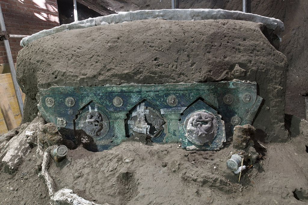 Ceremonial chariot found near Pompeii