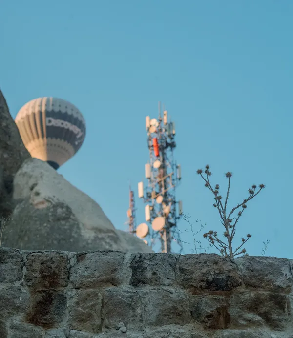 Hot air balloon over Kapadokya thumbnail
