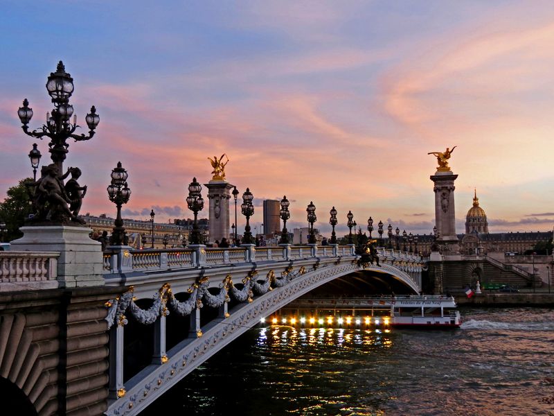 A pink sunset over a Paris bridge | Smithsonian Photo Contest ...