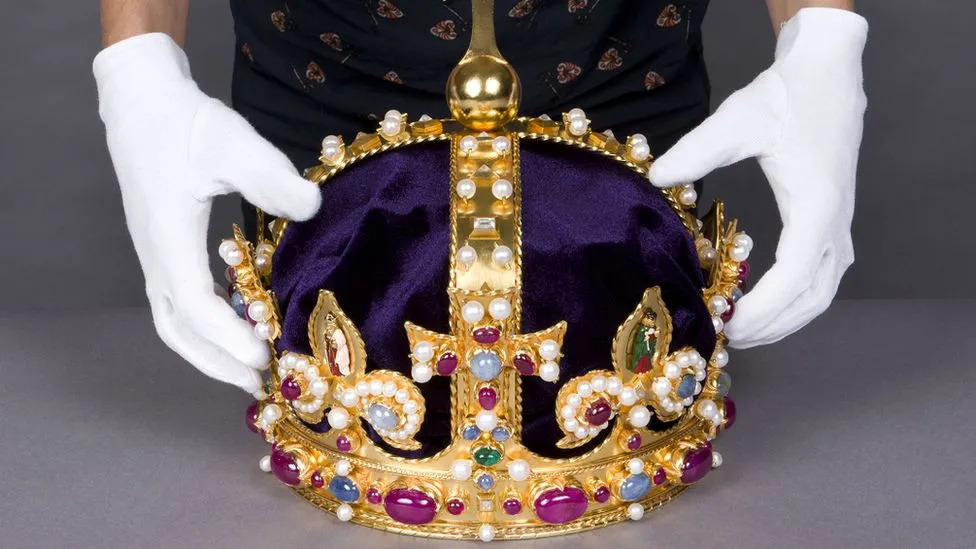 A 2012 replica of Henry VIII's crown