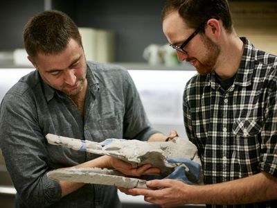 Erich Fitzgerald and Tim Ziegler with a 3D model of Alfred's skull.