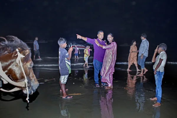 The hidden life of the beach revealed by flashlight in the dark of night thumbnail