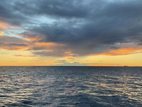 Incredible Hawaii Sunset on the Pacific Ocean thumbnail