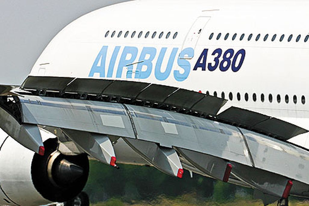 Eight spoilers on each wing add aerodynamic brakes to the A380’s mechanical ones