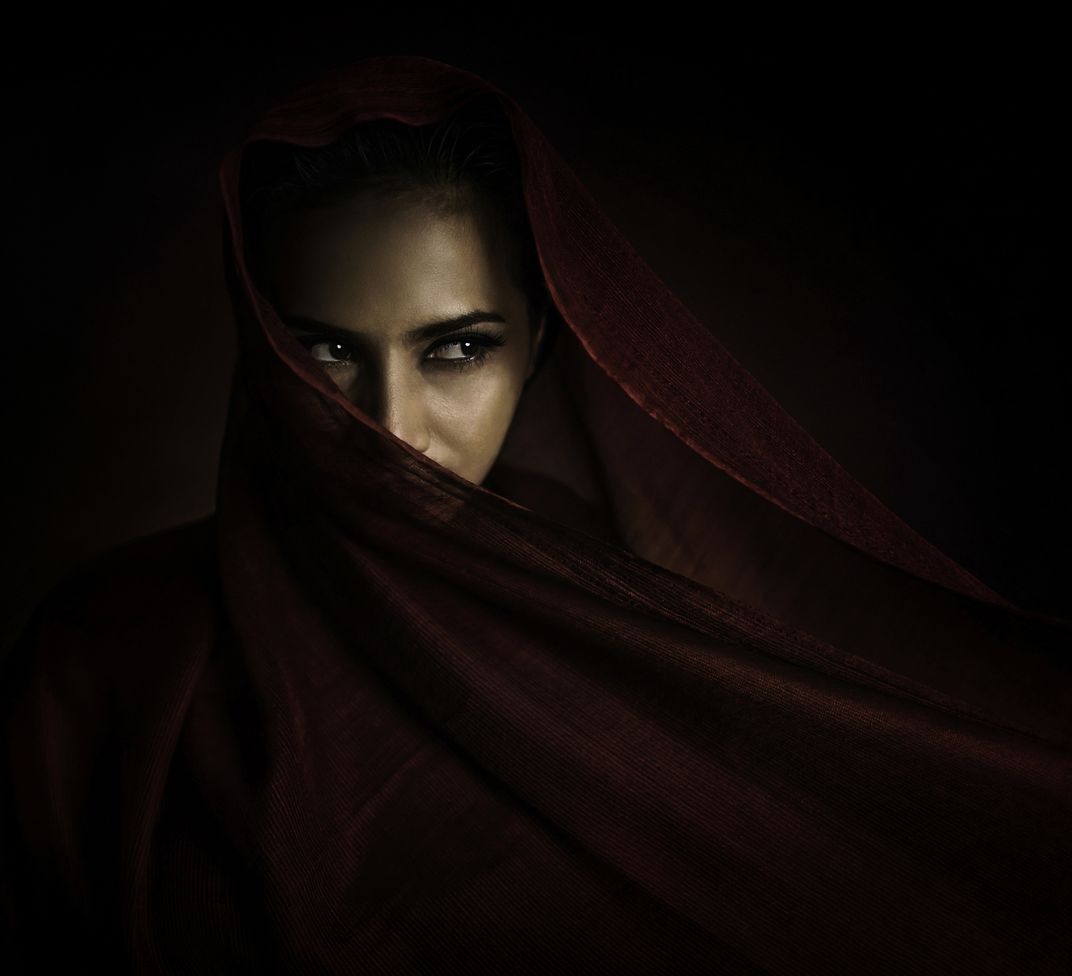 Lady in Red | Smithsonian Photo Contest | Smithsonian Magazine
