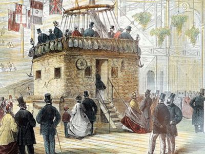 Three times larger than a standard balloon, Nadar's Géant featured a two-story gondola. Visitors flocked to see it on display at London’s Crystal Garden in 1863.