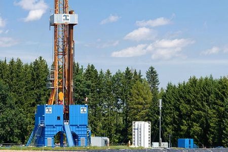 Hydraulic fracturing for natural gas may increase the risk of earthquake, a new study finds.