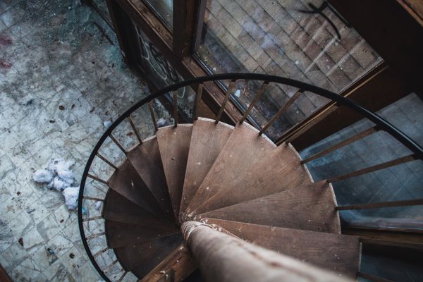 Abandoned Staircase thumbnail
