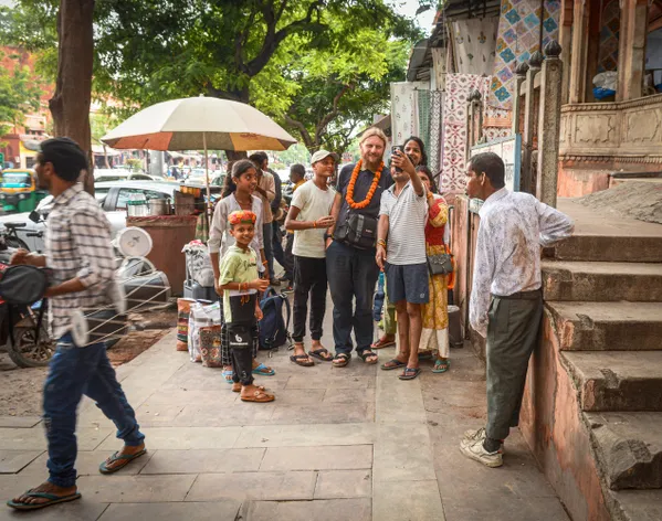 Travelling through India thumbnail