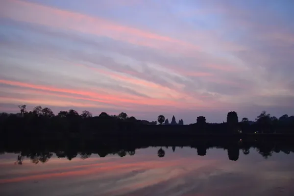 Sunrise over Angkor Wat thumbnail