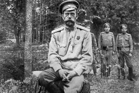 Nicholas II with guards outside the imperial palace.