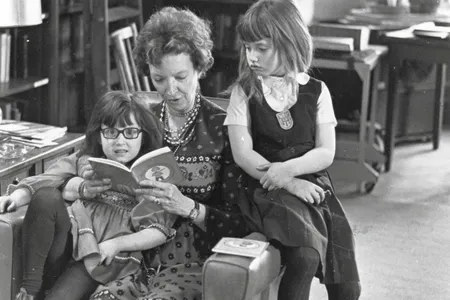 Madeleine L'Engle, with granddaughters Charlotte and L&eacute;na, in 1976.