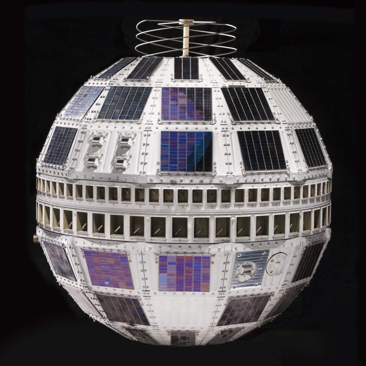 テスルター TELSTAR That's no moon. (It's also not the Death Star.) | Smithsonian