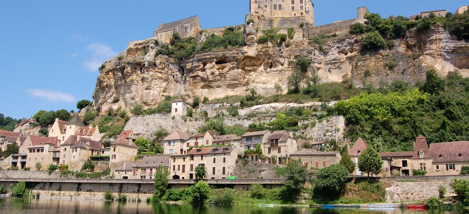  The castle of Beynac, placed high above the plains of the Dordogne region 