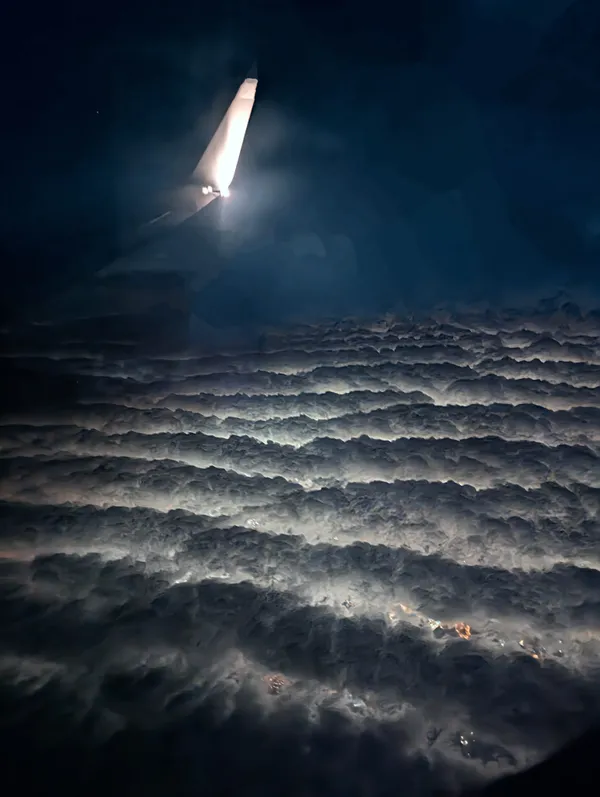 Cloud lights over 35000 ft thumbnail