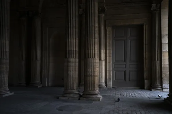 Early Morning at the Louvre thumbnail