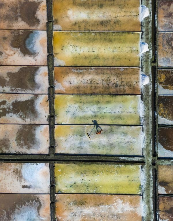 A salt mine worker in Aveiro, Portugal thumbnail