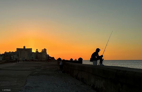 El Pescador y la Puesta del Sol thumbnail