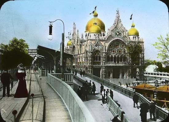 The 1900 Paris Expo’s moving sidewalk on the left