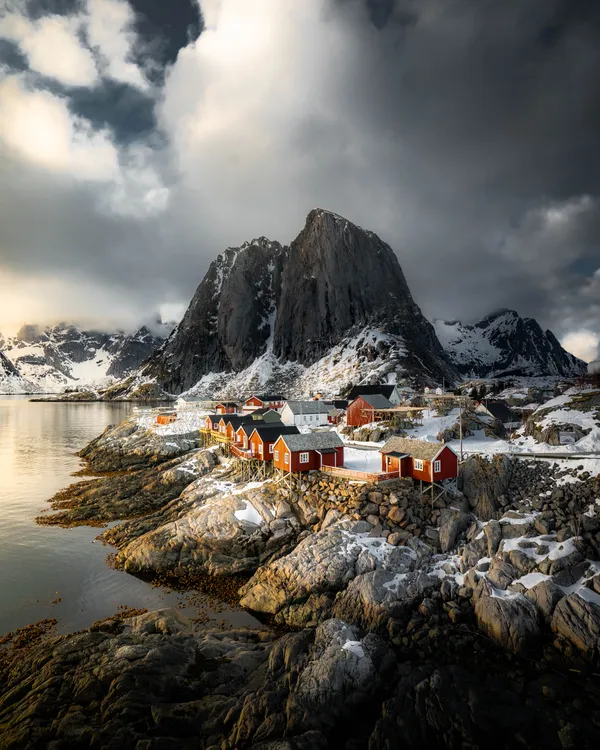 Local houses in Lofoten thumbnail