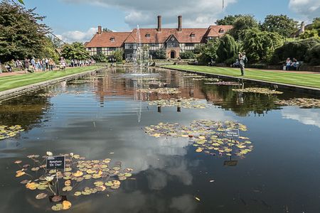 The new horticultural center will be built at the RHS flagship garden in Wisley, Surrey