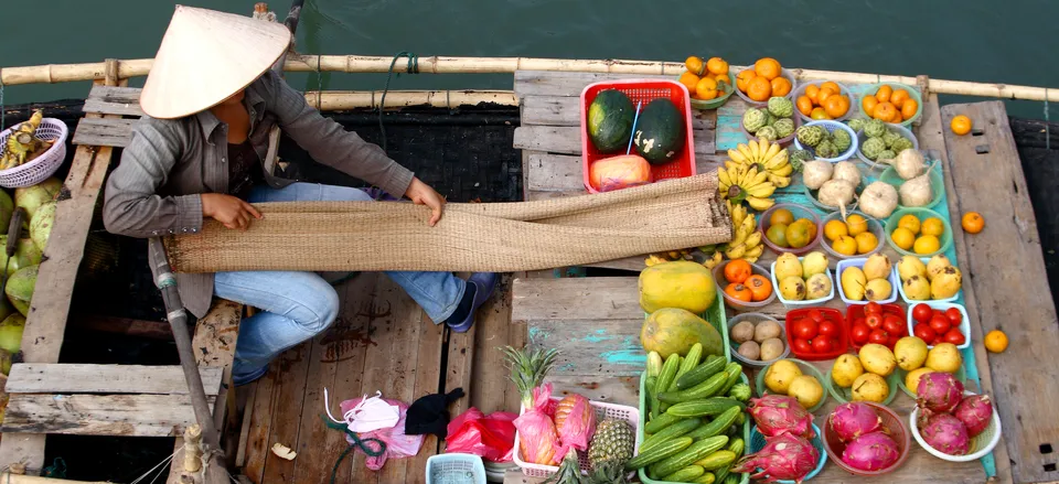  Floating market on the river 