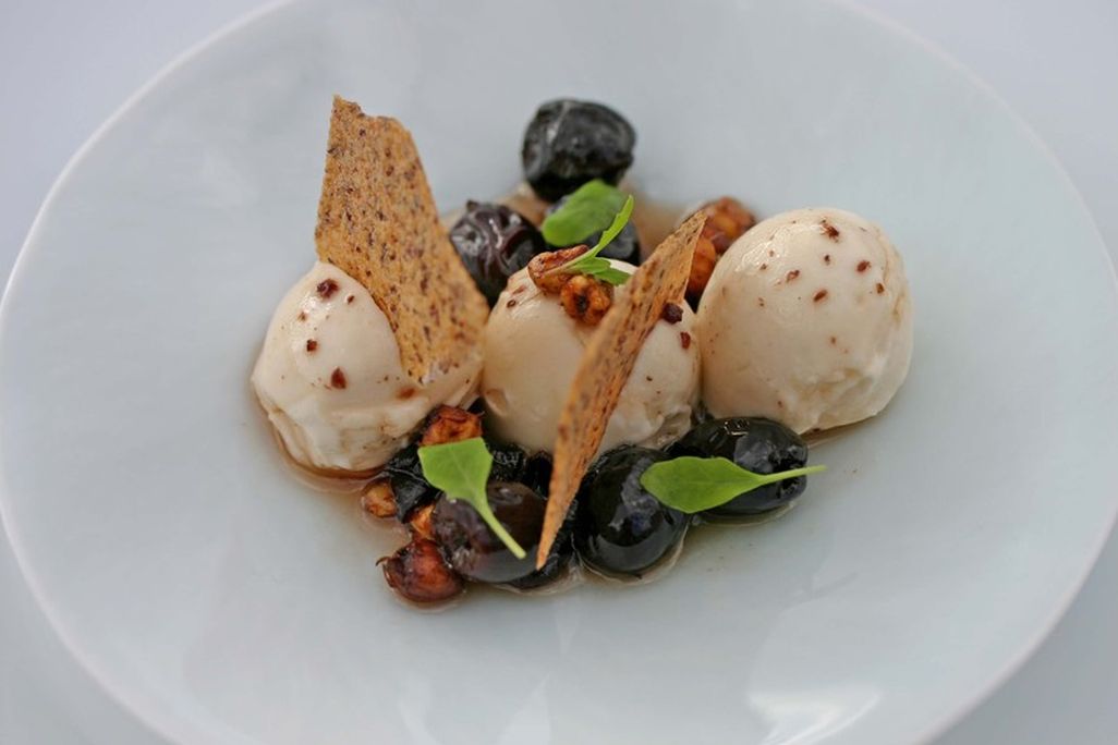 20110520090050hotcauliflowericecreamwetolivespickledch.jpg