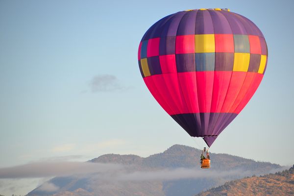 Single Hot Air Balloon over Shasta Valley thumbnail