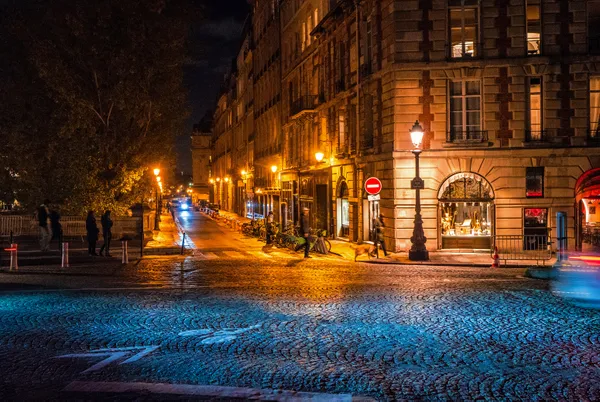 Night rains in the streets of Paris thumbnail