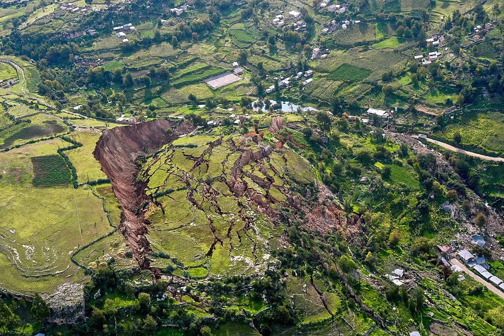 Landslide in cusco peru.jpg