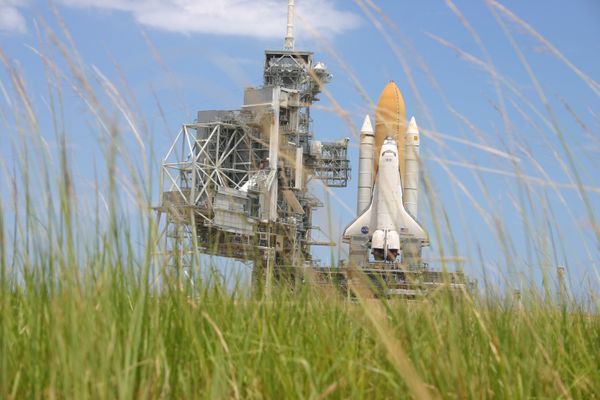 Field of Dreams: Space Shuttle Discovery awaits its launch, carrying hopes & dreams of America and the world thumbnail