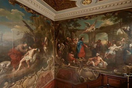 The North Wing features two William Hogarth murals, The Pool of Bethesda and The Good Samaritan.