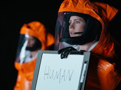 How does language influence our thoughts? Amy Adams and Jeremy Renner in "Arrival."