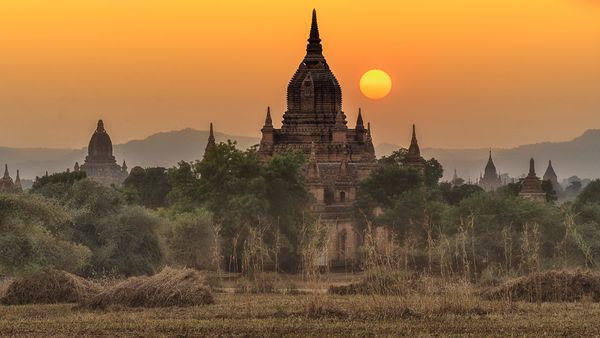 Twilight In Bagan thumbnail