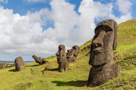 Did the prehistoric civilization of Easter Island really "collapse"? 