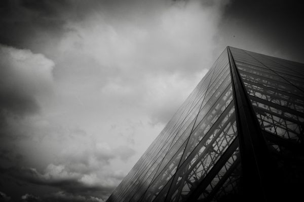 Louvre: Cloudy Day thumbnail