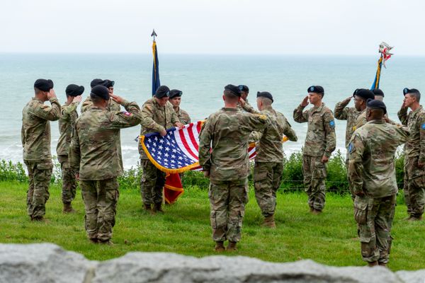 Soldiers saluting the banner thumbnail