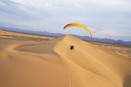 Taking on the world’s longest paramotor race requires practice—here, above the Glemis Dunes in southern California—although novices are welcome to enter.