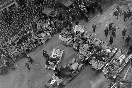 A crowd of 250,000 jammed Times Square to see the start of the race.