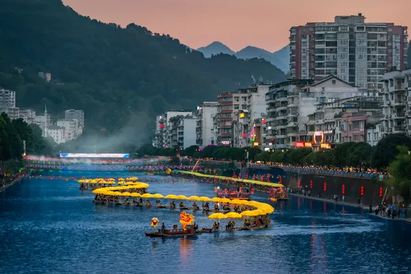 Dragon lantern parade thumbnail