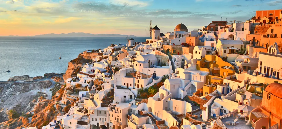  Village atop the cliffs of Santorini 