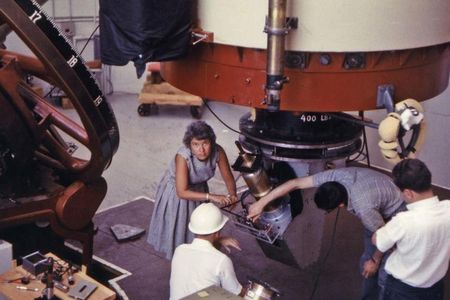 Vera Rubin and Kent Ford (white hat) setting up their image tube spectrograph at the Lowell Observatory in Flagstaff, Arizona. (Photo: THE CARNEGIE INSTITUTION FOR SCIENCE)