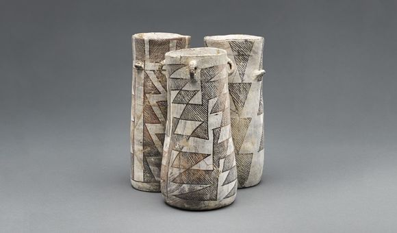 The Chaco Canyon chocolate-drinking jars have a distinct shape, with connections to similarly shaped Mayan vessels. After testing distinguishable jar fragments from an excavated trash pile in in the canyon, archaeologists determined all of the drinking jars were used to consume cacao. (A336494, A336499, A336493, James Di Loreto, Smithsonian)