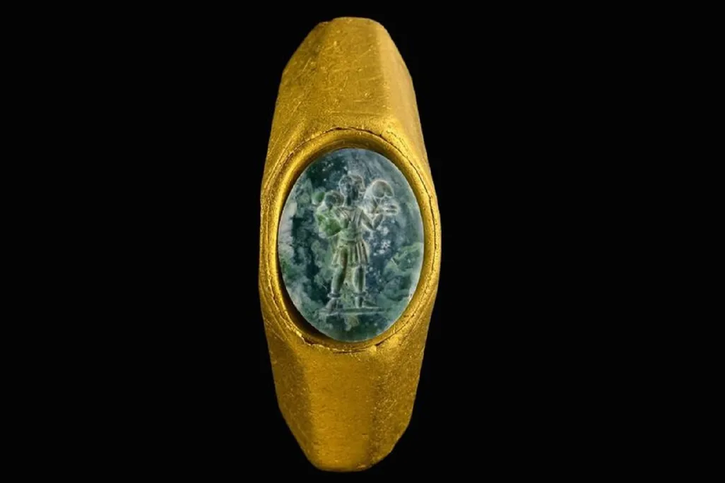 Gold ring with green gemstone carved with shepherd image