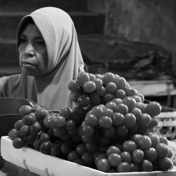 Grapes at the Market thumbnail