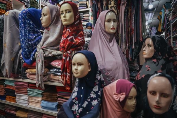 Headscarves in Disguise thumbnail