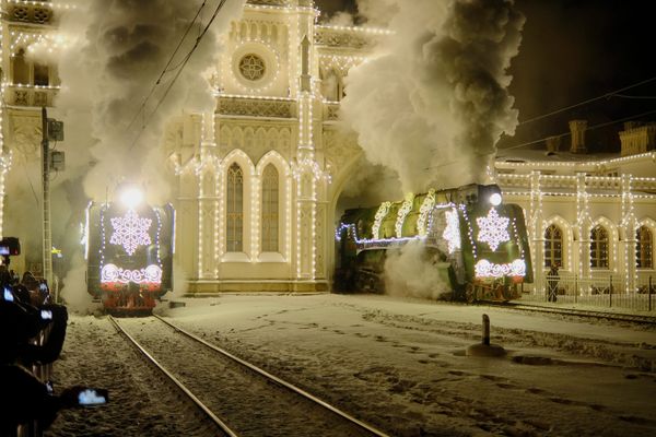 Santa Claus Train Race, Novy Peterhof Station, St. Petersburg, Russia thumbnail