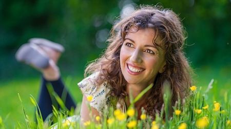 Gwyneth Glyn, a Welsh singer who performs original and folk songs in her native tongue, will perform at the Smithsonian Folklife Festival this year as part of the “One World, Many Voices” program.