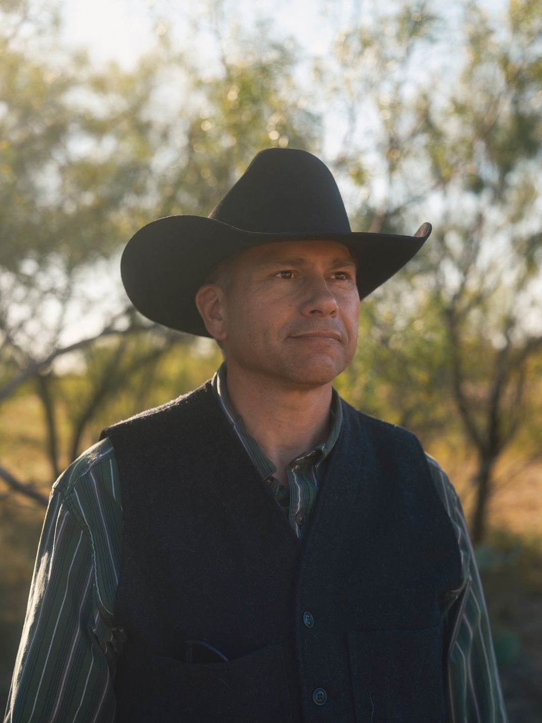 a man in a cowboy hat