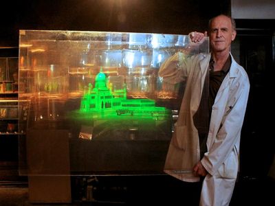 Known as Dr. Laser, Jason Sapan has been running the Holographic Studios in NYC since 1979. 